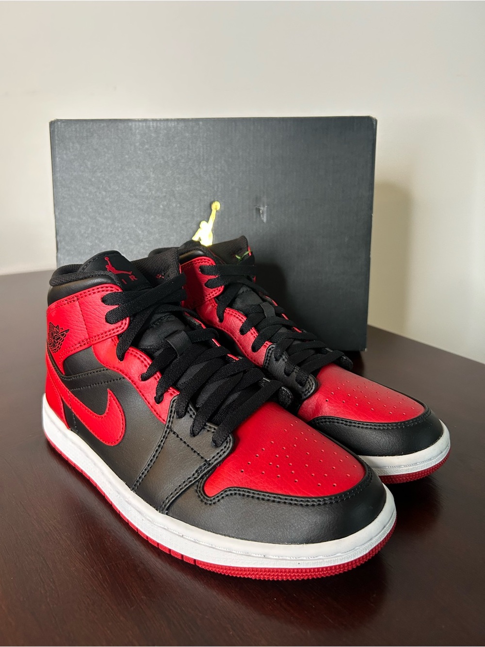 Nike Air Jordan 1 Mid Banned (8.5M / 10W)